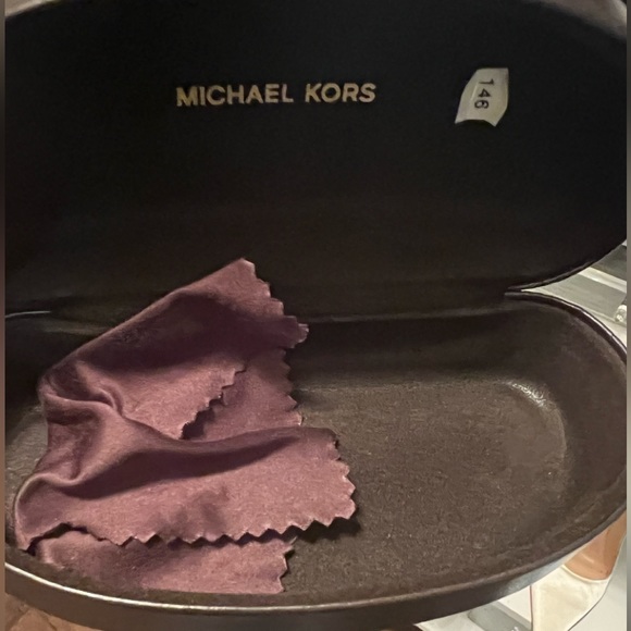 NWOT MICHAEL KORS BROWN CLAMSHELL SUNGLASSES CASE WITH M.K. CLEANING CLOTH 6”X3” - Picture 10 of 11